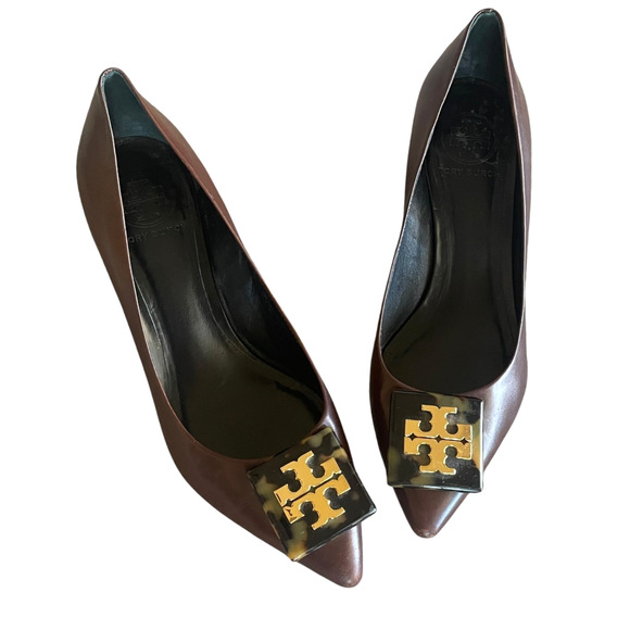 TORY BURCH Size 7 Brown Prue-Aged Nappa Leather Tortoise Shell Gold Logo Pump - Picture 2 of 13